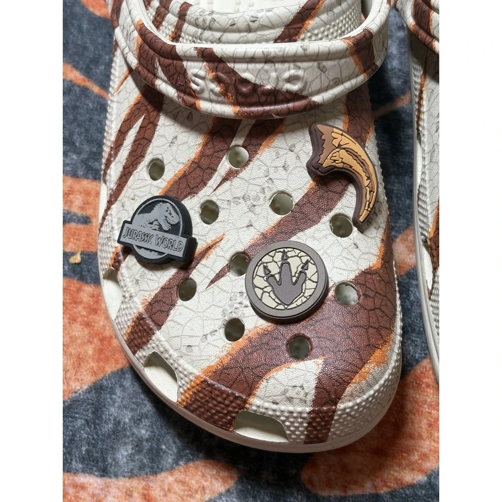 Crocs Jurassic World Classic Clog Shoes LIMITED EDITION Camo Men's 11 Jibbitz